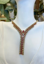 Încarcă imaginea în vizualizatorul Galerie, Colier vintage cu cristale roz, cca. anii ‘90