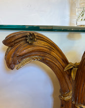 Încarcă imaginea în vizualizatorul Galerie, Consolă vintage din lemn sculptat cu blat din cristal, cca. anii ‘60
