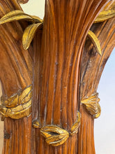 Încarcă imaginea în vizualizatorul Galerie, Consolă vintage din lemn sculptat cu blat din cristal, cca. anii ‘60