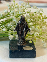 Încarcă imaginea în vizualizatorul Galerie, Statueta vintage Sf. Maria - Argint 800