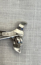 Încarcă imaginea în vizualizatorul Galerie, Broșă vintage delfin, din argint, cca. anii ‘60