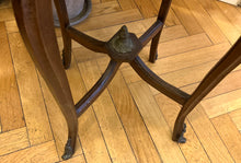 Încarcă imaginea în vizualizatorul Galerie, Masuta vintage anii “40