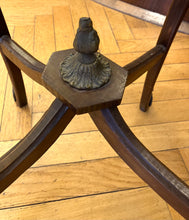 Încarcă imaginea în vizualizatorul Galerie, Masuta vintage anii “40