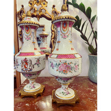 Încarcă imaginea în vizualizatorul Galerie, Anforă din portelan, atelier Francez, sec XIX