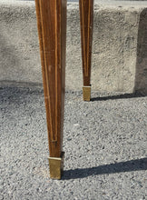 Încarcă imaginea în vizualizatorul Galerie, Birou vintage din lemn de cireș și bronz, cca. anii ‘50