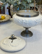 Încarcă imaginea în vizualizatorul Galerie, Recipient cu capac din porțelan, cca. anii 1900