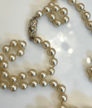 Încarcă imaginea în vizualizatorul Galerie, Colier vintage din perle, cca. anii ’90