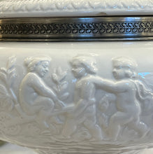 Încarcă imaginea în vizualizatorul Galerie, Recipient cu capac din porțelan, cca. anii 1900