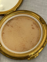 Încarcă imaginea în vizualizatorul Galerie, Pudrieră vintage cu goblen, cca. anii ‘50