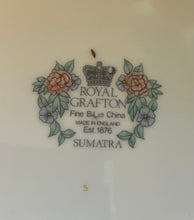 Încarcă imaginea în vizualizatorul Galerie, Platou mare – Royal Grafton Bone China, anii '70