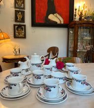 Încarcă imaginea în vizualizatorul Galerie, Set pentru ceai din porțelan, Royal Doulton, colecția „Autumn’s Glory”