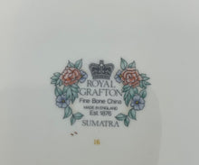 Încarcă imaginea în vizualizatorul Galerie, Recipient/supieră cu capac – Royal Grafton Bone China, cca. anii '70