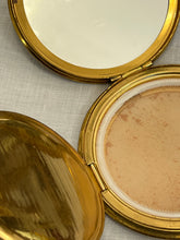 Încarcă imaginea în vizualizatorul Galerie, Pudrieră vintage cu goblen, cca. anii ‘50