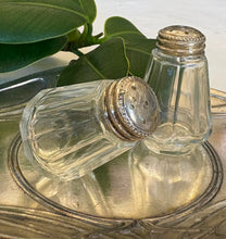 Încarcă imaginea în vizualizatorul Galerie, Set solnite vintage din Cristal si Argint - 1910 - 1960