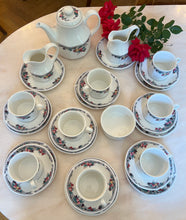 Încarcă imaginea în vizualizatorul Galerie, Set pentru ceai din porțelan, Royal Doulton, colecția „Autumn’s Glory”