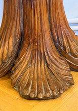 Încarcă imaginea în vizualizatorul Galerie, Consolă vintage din lemn sculptat cu blat din cristal, cca. anii ‘60