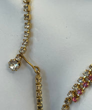 Încarcă imaginea în vizualizatorul Galerie, Colier vintage cu cristale roz, cca. anii ‘90