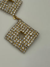 Încarcă imaginea în vizualizatorul Galerie, Cercei vintage lungi cu cristale, cca. anii '80