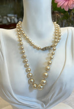 Încarcă imaginea în vizualizatorul Galerie, Colier vintage din perle, cca. anii ’90