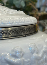 Încarcă imaginea în vizualizatorul Galerie, Recipient cu capac din porțelan, cca. anii 1900