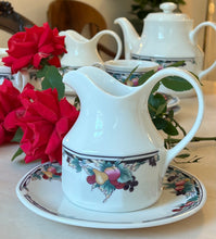 Încarcă imaginea în vizualizatorul Galerie, Set pentru ceai din porțelan, Royal Doulton, colecția „Autumn’s Glory”