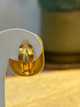 Încarcă imaginea în vizualizatorul Galerie, Cercei vintage Carolee – stil egiptean, cca. anii ‘80