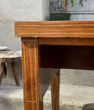 Încarcă imaginea în vizualizatorul Galerie, Birou vintage din lemn de cireș și bronz, cca. anii ‘50