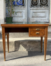 Încarcă imaginea în vizualizatorul Galerie, Birou vintage din lemn de cireș și bronz, cca. anii ‘50