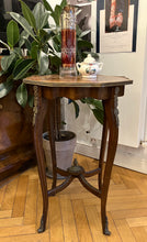 Încarcă imaginea în vizualizatorul Galerie, Masuta vintage anii “40