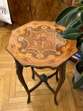 Încarcă imaginea în vizualizatorul Galerie, Masuta vintage anii “40