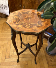 Încarcă imaginea în vizualizatorul Galerie, Masuta vintage anii “40