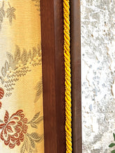 Încarcă imaginea în vizualizatorul Galerie, Vitrină din lemn de mahon, secolul XX