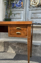 Încarcă imaginea în vizualizatorul Galerie, Birou vintage din lemn de cireș și bronz, cca. anii ‘50