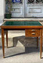 Încarcă imaginea în vizualizatorul Galerie, Birou vintage din lemn de cireș și bronz, cca. anii ‘50