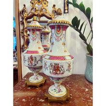 Încarcă imaginea în vizualizatorul Galerie, Anforă din portelan, atelier Francez, sec XIX