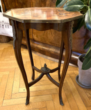 Încarcă imaginea în vizualizatorul Galerie, Masuta vintage anii “40