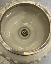 Încarcă imaginea în vizualizatorul Galerie, Recipient cu capac din porțelan, cca. anii 1900