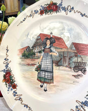 Încarcă imaginea în vizualizatorul Galerie, Platou vintage semnat Obernai