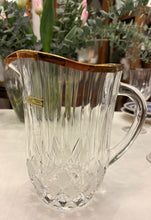 Încarcă imaginea în vizualizatorul Galerie, Carafă vintage din cristal Bohemia și Aur 24K - anii ‘80
