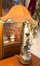 Încarcă imaginea în vizualizatorul Galerie, Veioză vintage cu figurină japoneză, Auro Belcari

