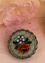 Încarcă imaginea în vizualizatorul Galerie, Brosa/Cercel mini vintage anii ‘60 - Micromosaic
