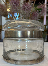 Încarcă imaginea în vizualizatorul Galerie, Recipient vintage din cristal si Argint 800 - anii ‘40
