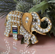 Încarcă imaginea în vizualizatorul Galerie, Brosa maxi cu cristale - Elefant
