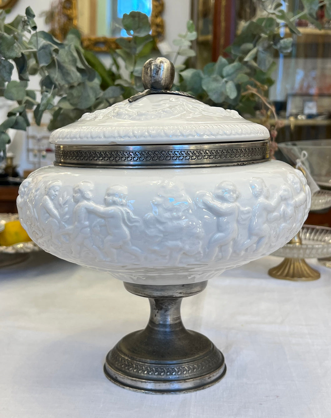 Recipient cu capac din porțelan, cca. anii 1900