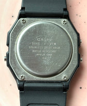 Încarcă imaginea în vizualizatorul Galerie, Ceas retro Casio
