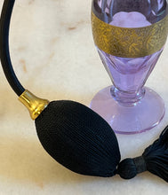 Încarcă imaginea în vizualizatorul Galerie, Sticlă de parfum vintage cu detalii din bronz, cca. anii ‘50

