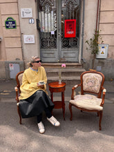 Încarcă imaginea în vizualizatorul Galerie, Fotoliu cu tapiserie in stil Ludovic al XV-lea, Chateau d'Ax, secolul XX
