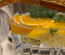 Încarcă imaginea în vizualizatorul Galerie, Carafă vintage din cristal Bohemia și Aur 24K - anii ‘80
