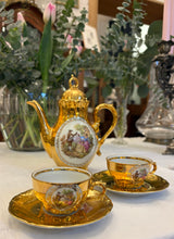 Încarcă imaginea în vizualizatorul Galerie, Set vintage din porțelan pentru cafea/ceai - Fragonard
