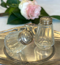 Încarcă imaginea în vizualizatorul Galerie, Set solnite vintage din Cristal si Argint - 1910 - 1960
